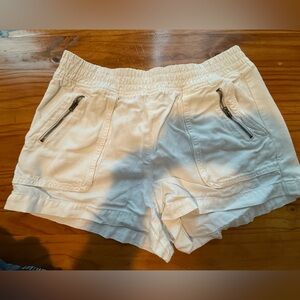 Aerie White Cargo Shorts with Relaxed Fit